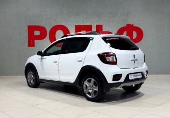 Подержанный автомобиль Renault Sandero 2021 года (7 фото)