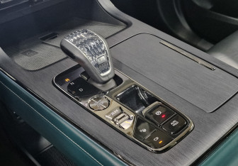 Подержанный автомобиль GAC GS8 2023 года (27 фото)