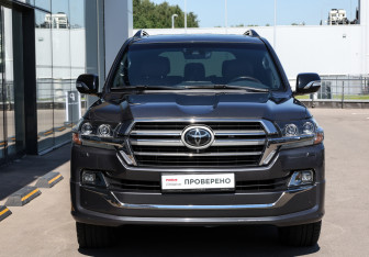 Подержанный автомобиль Toyota Land Cruiser Suv 2019 года (2 фото)