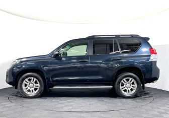 Подержанный автомобиль Toyota Land Cruiser Prado 2011 года (8 фото)