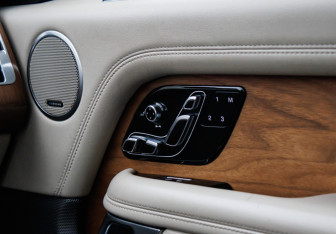 Подержанный автомобиль Land Rover Range Rover 2018 года (24 фото)