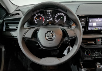 Подержанный автомобиль Skoda Rapid Liftback 2021 года (21 фото)