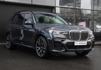 Подержанный автомобиль BMW X7 2020 года (3 фото)