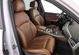 Подержанный автомобиль BMW X5 2018 года (24 фото)