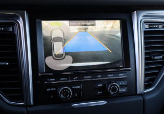 Подержанный автомобиль Porsche Macan 2014 года (20 фото)