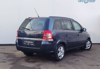 Подержанный автомобиль Opel Zafira Compactvan 2011 года (8 фото)