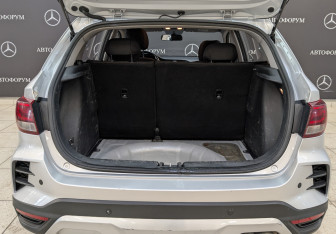 Подержанный автомобиль Kia Rio Hatchback 2021 года (10 фото)