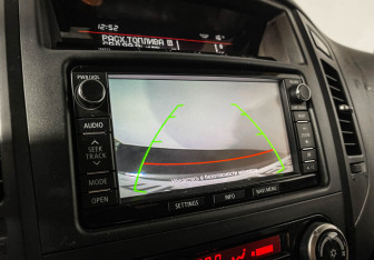 Подержанный автомобиль Mitsubishi Pajero 2012 года (17 фото)