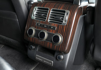 Подержанный автомобиль Land Rover Range Rover 2014 года (22 фото)