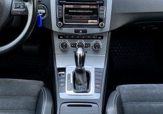 Подержанный автомобиль Volkswagen Passat CC 2012 года (13 фото)