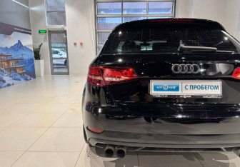 Подержанный автомобиль Audi A3 Hatchback 2016 года (9 фото)