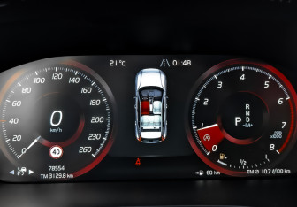 Подержанный автомобиль Volvo XC40 2021 года (16 фото)