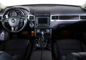 Подержанный автомобиль Volkswagen Touareg 2016 года (12 фото)