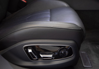 Подержанный автомобиль Audi A8 2022 года (11 фото)