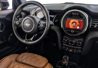 Подержанный автомобиль MINI Hatch 2021 года (28 фото)