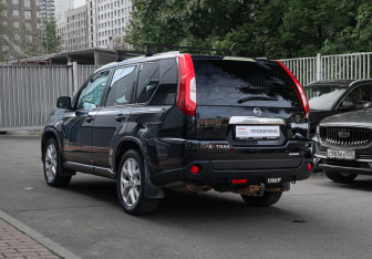 Подержанный автомобиль Nissan X-Trail 2011 года (6 фото)