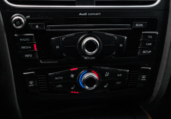 Подержанный автомобиль Audi A4 Sedan 2014 года (17 фото)