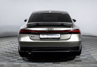 Подержанный автомобиль Audi A7 2018 года (6 фото)