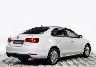 Подержанный автомобиль Volkswagen Jetta Sedan 2014 года (4 фото)