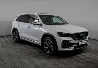 Подержанный автомобиль Geely Monjaro 2023 года (3 фото)