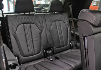 Подержанный автомобиль BMW X7 2021 года (15 фото)