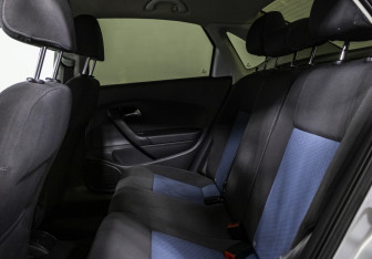 Подержанный автомобиль Volkswagen Polo Sedan 2013 года (13 фото)