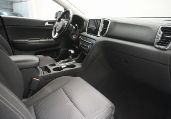 Подержанный автомобиль Kia Sportage 2018 года (10 фото)