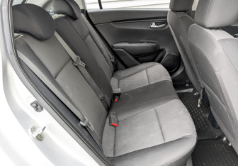 Подержанный автомобиль Kia Rio Hatchback 2021 года (12 фото)