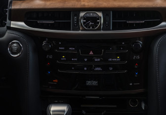 Подержанный автомобиль Lexus LX 2016 года (14 фото)