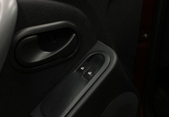 Подержанный автомобиль Renault Duster 2013 года (15 фото)