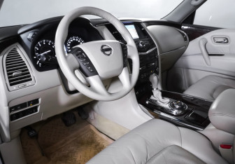 Подержанный автомобиль Nissan Patrol 2012 года (14 фото)