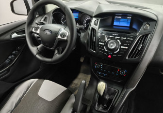 Подержанный автомобиль Ford Focus Hatchback 2014 года (10 фото)