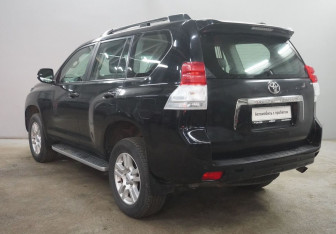 Подержанный автомобиль Toyota Land Cruiser Prado 2010 года (6 фото)