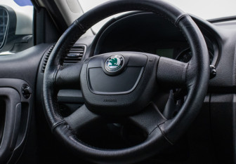 Подержанный автомобиль Skoda Fabia Hatchback 2012 года (15 фото)