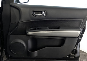 Подержанный автомобиль Nissan X-Trail 2013 года (25 фото)