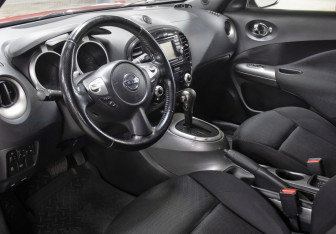 Подержанный автомобиль Nissan Juke 2012 года (16 фото)