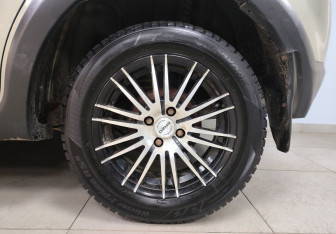 Подержанный автомобиль Renault Sandero 2011 года (9 фото)