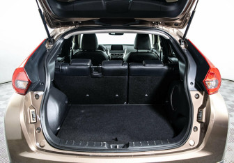 Подержанный автомобиль Mitsubishi Eclipse Cross 2018 года (11 фото)