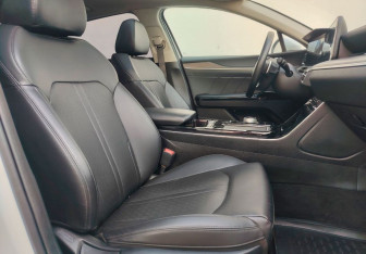 Подержанный автомобиль Kia K5 2023 года (10 фото)