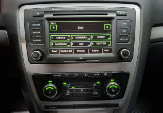 Подержанный автомобиль Skoda Octavia Liftback 2011 года (14 фото)