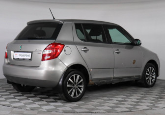 Подержанный автомобиль Skoda Fabia Hatchback 2011 года (3 фото)