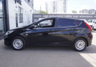 Подержанный автомобиль Hyundai Solaris Hatchback 2013 года (8 фото)