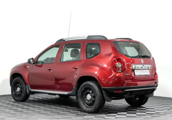Подержанный автомобиль Renault Duster 2012 года (7 фото)