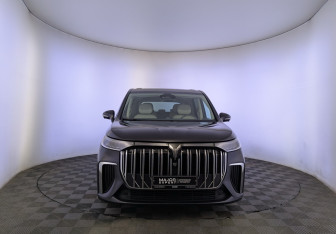 Подержанный автомобиль Voyah Dream 2023 года (2 фото)