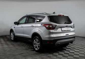 Подержанный автомобиль Ford Kuga 2017 года (7 фото)