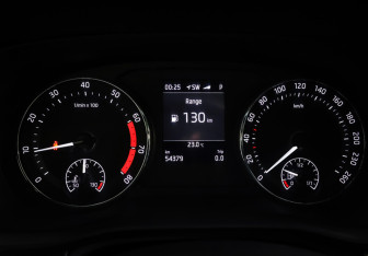 Подержанный автомобиль Skoda Octavia Liftback 2022 года (16 фото)