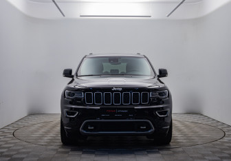 Подержанный автомобиль Jeep Grand Cherokee 2019 года (2 фото)