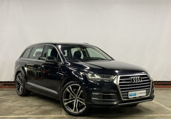 Подержанный автомобиль Audi Q7 2015 года (3 фото)