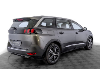 Подержанный автомобиль Peugeot 5008 Suv 2021 года (5 фото)