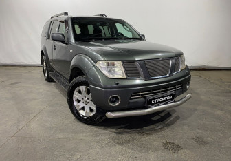 Подержанный автомобиль Nissan Pathfinder 2006 года (3 фото)